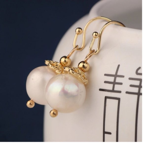 14K Gold Natural Freshwater Pearl Earrings - Picture 6 of 10